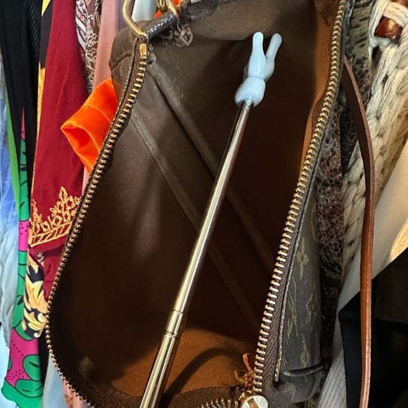 Louis Vuitton Monogram Pochette Accessories - Picture 9 of 11